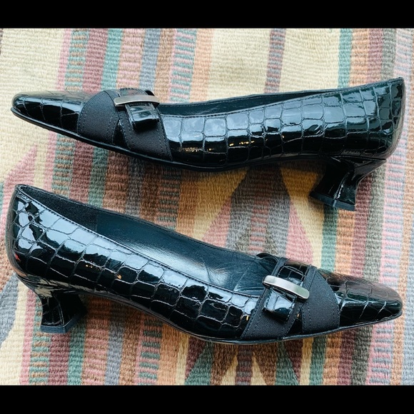 Stuart Weitzman Vintage Heel - Picture 2 of 5